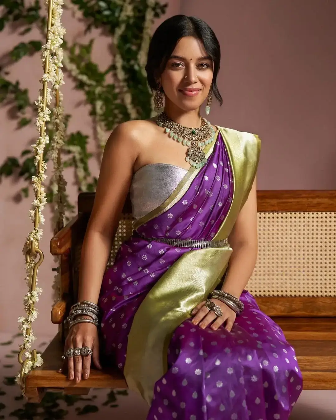 Indian Actress Mrinalini Ravi Images in Traditional Blue Saree